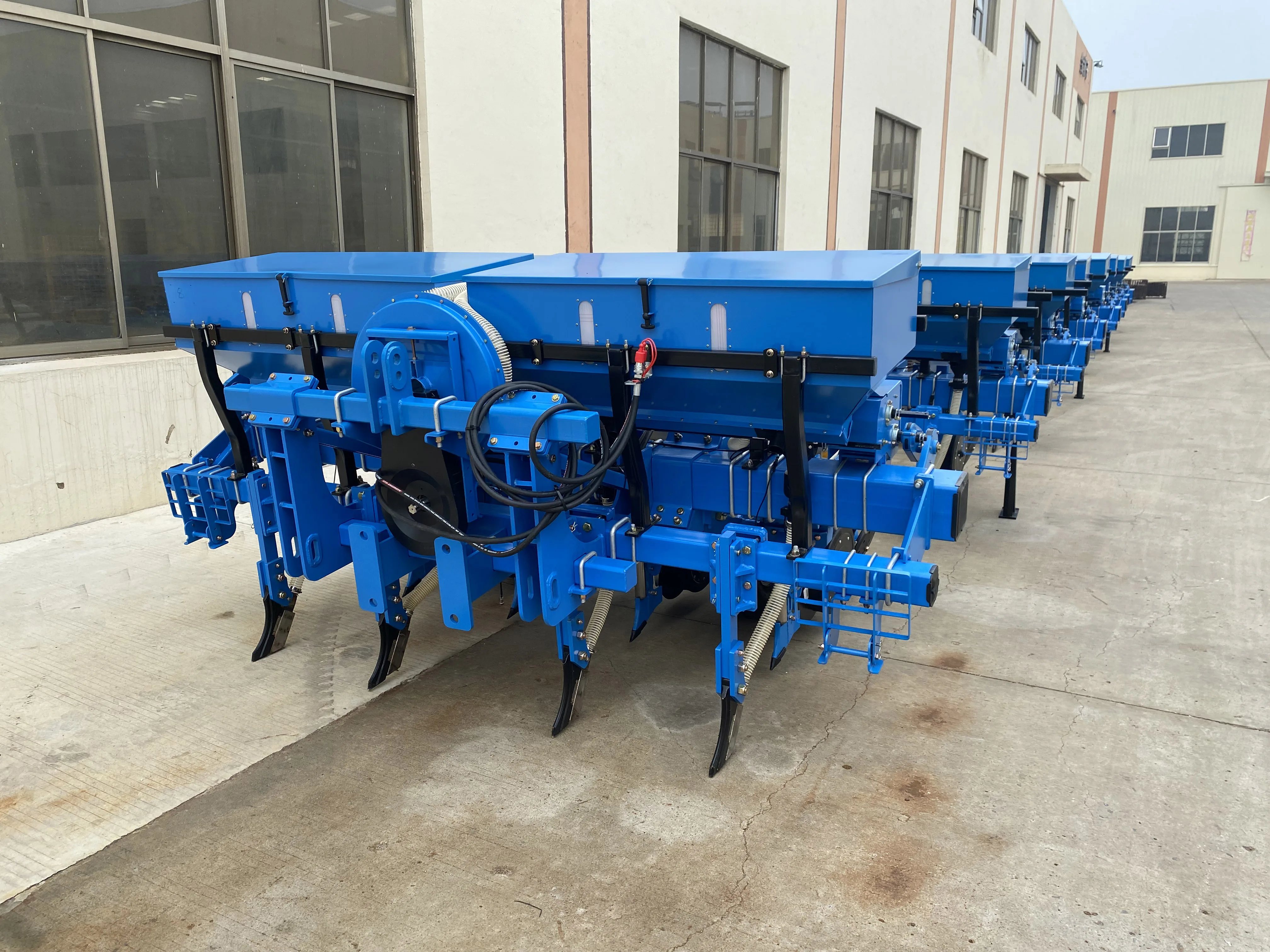 Agricultural Machinery Potato Cotton Precise No Till Pneumatic Seeders Transplanters