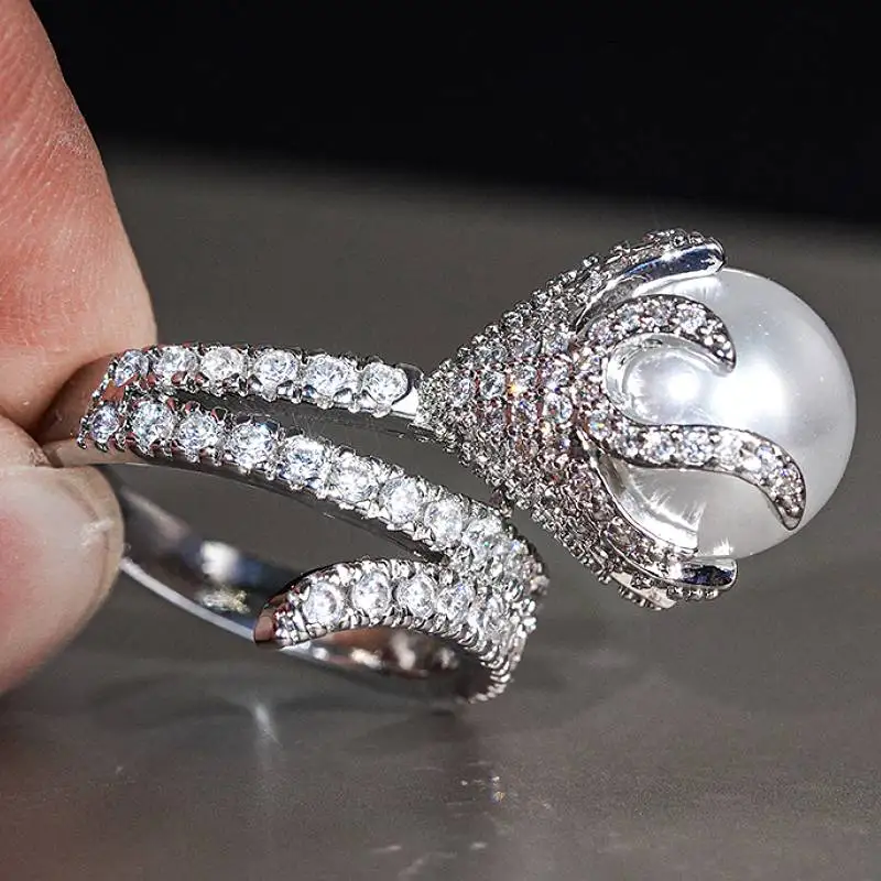 Huitan Damenring mit Imitationsperlen, luxuriöser Stil, Hochzeit, elegantes Zubehör, voll glänzend, CZ, Jahrestag, Damenschmuck, schickes Geschenk