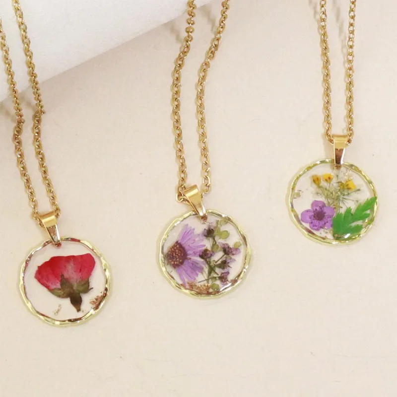 

Natural Floral Series Charm Necklaces Handmaking Epoxy Resin Pressed Flower Chain Necklace Unique Real Flower Jewelry Wholesale