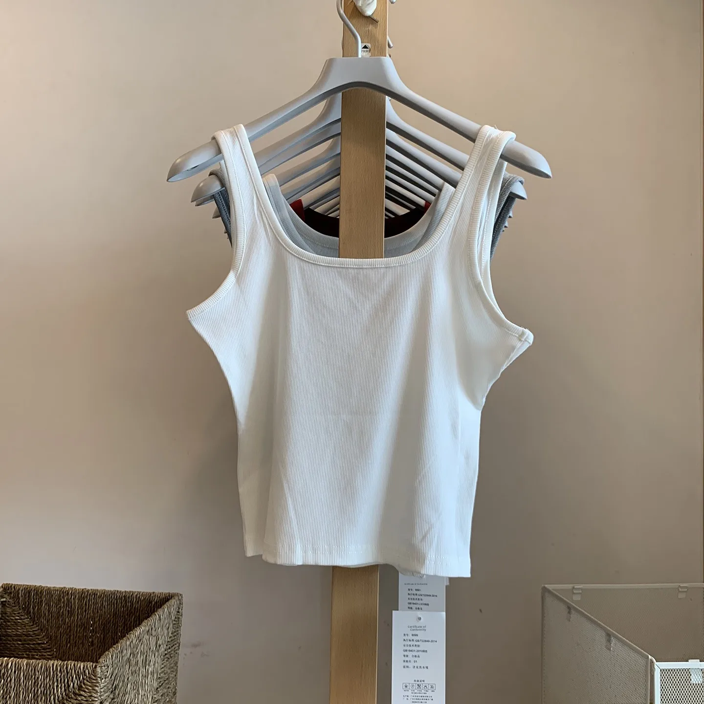 Summer Short Sleeveless Cotton Sporty Crop Top Women's Outerwear V-Neck Breathable  Color Camisole Prevents Light Exposure