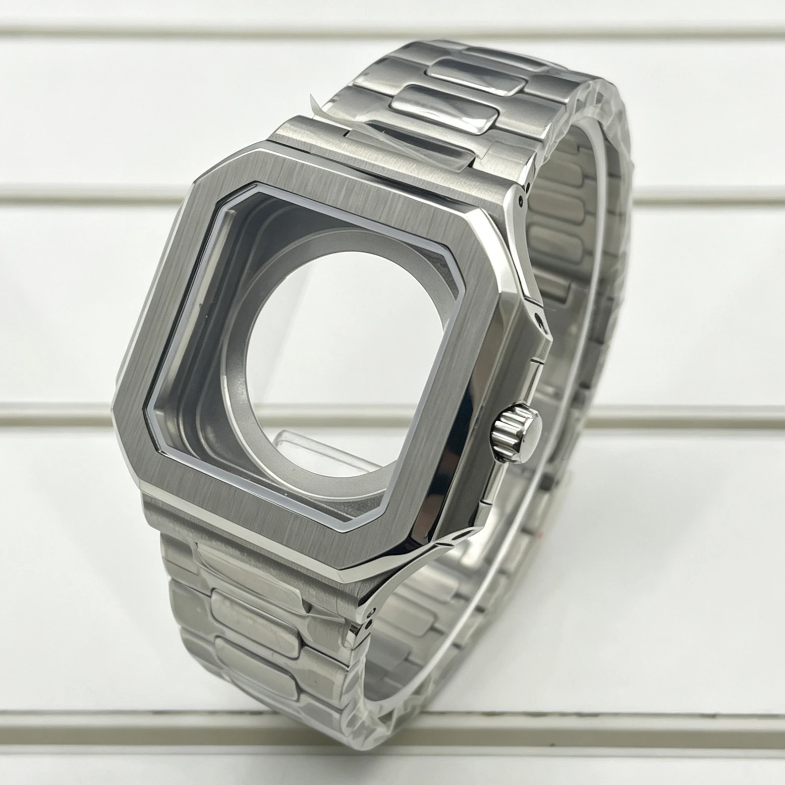 The NH35 Case Is A 38mm Square Stainless Steel Case, With A 29.5mm Dial. The Components Of The Watch Can Be Repaired Or Replaced