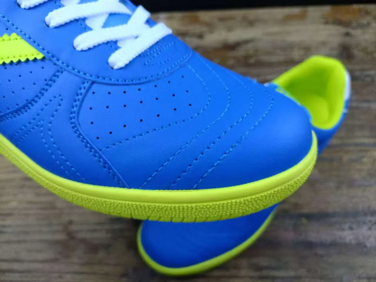 

2025 Professional badminton shoes Race sports shoes Non-slip wear-resistant tennis shoes New table tennis shoes