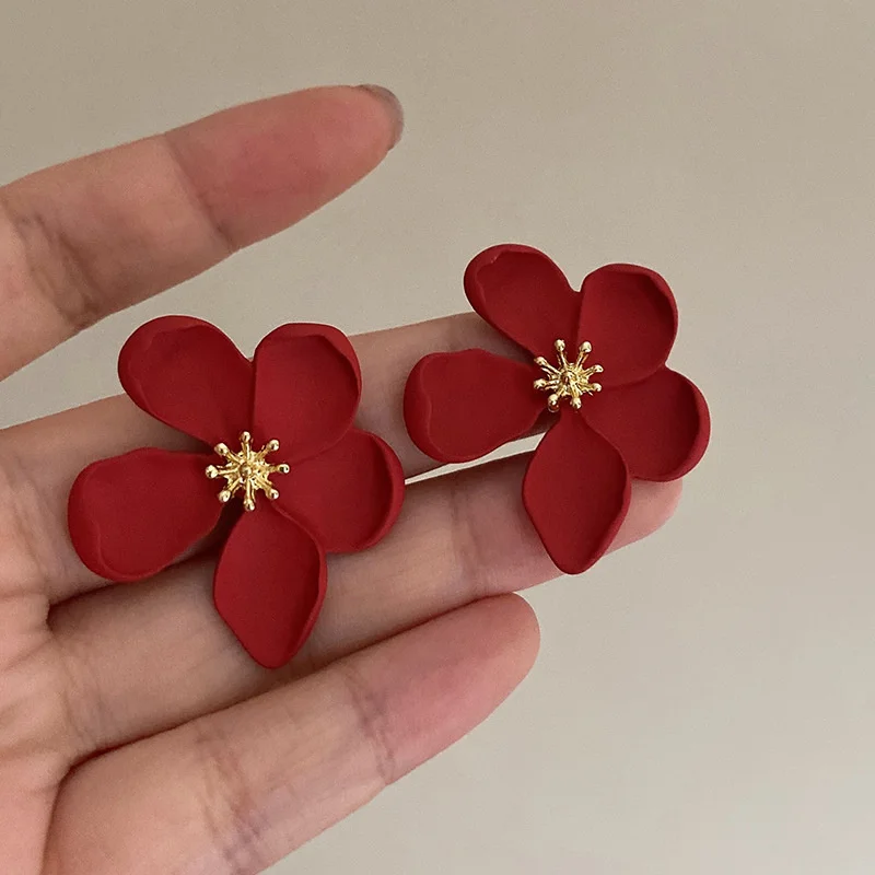 Vintage Gold Color Matte Texture Metal Flower Earrings for Women Girls Fashion Party Jewelry Gifts 2024