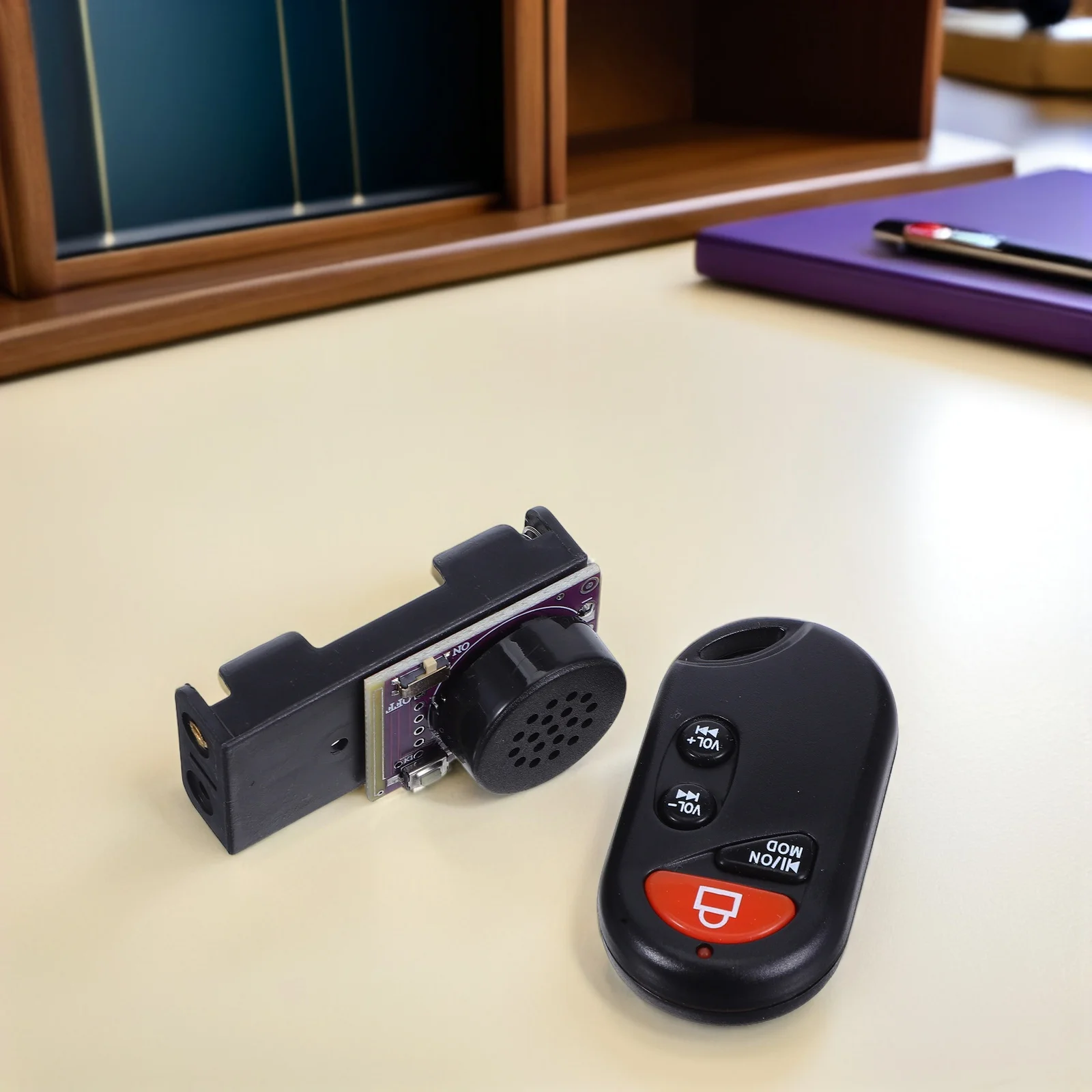 เครื่องทำเสียงกรี๊ดแบบรีโมทคอนโทรล ของเล่นแกล้งคน เสียงตลกๆ สำหรับงานปาร์ตี้ในออฟฟิศ โรงเรียน เสียงบี๊บๆ น่ารำคาญ