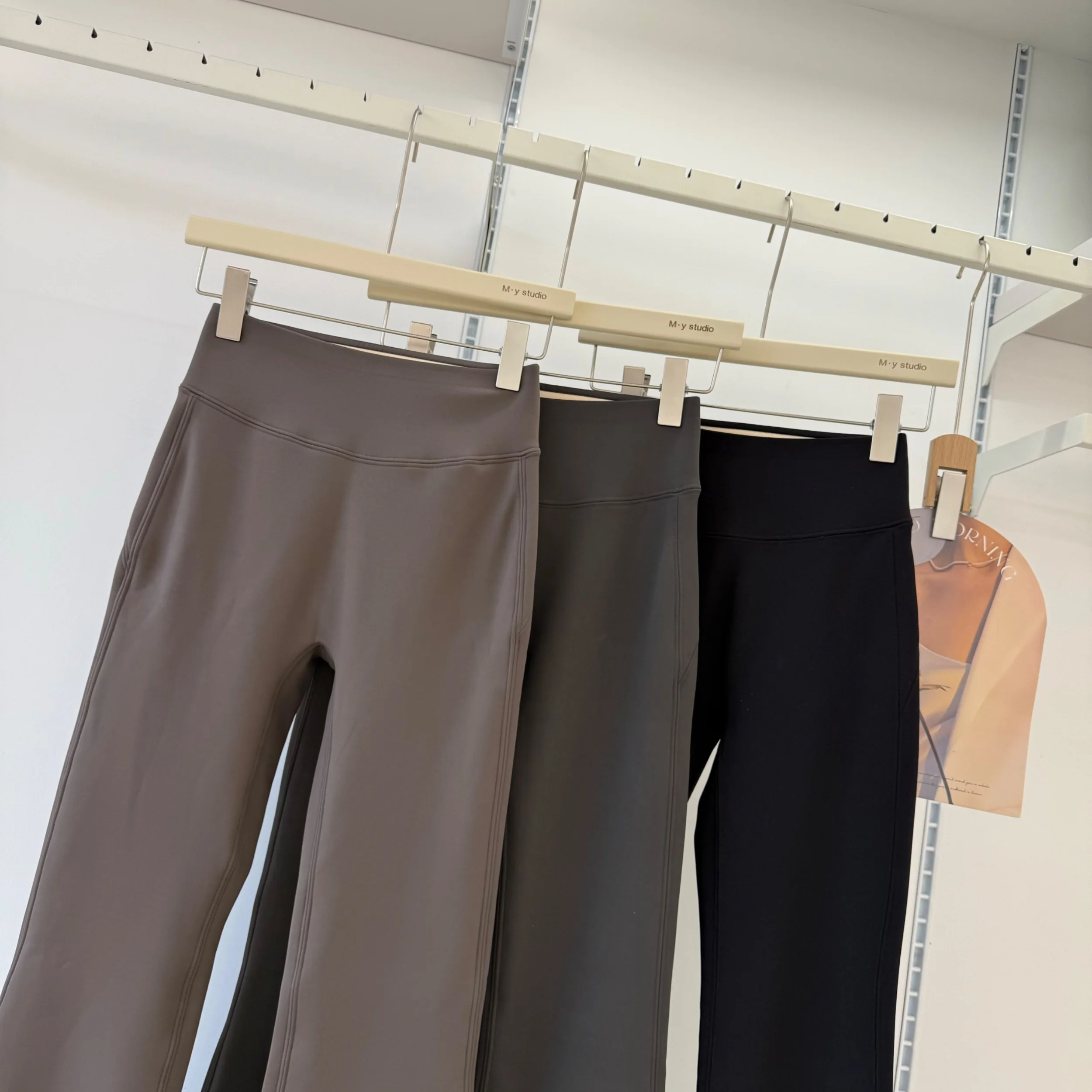 Pantaloni da yoga dimagranti a vita alta in lattice Floing Brued Arkskin Pantaloni micro svasati Pantaloni lunghi che migliorano il culo Fitn