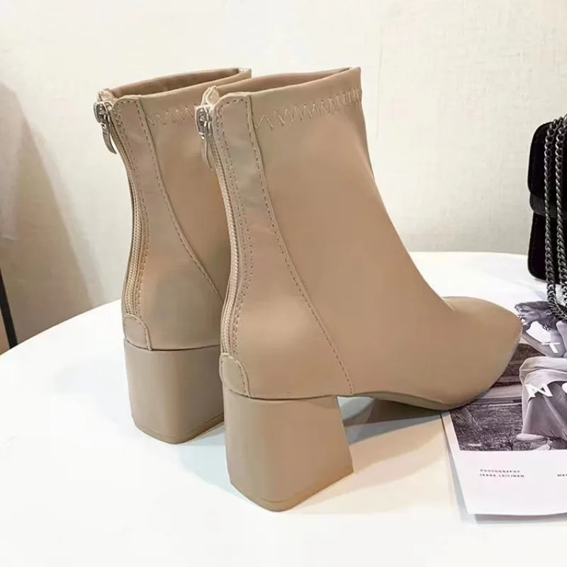 Botines de tacón alto con punta cuadrada para Mujer, zapatos cálidos de felpa con cremallera y plataforma, invierno, 2023