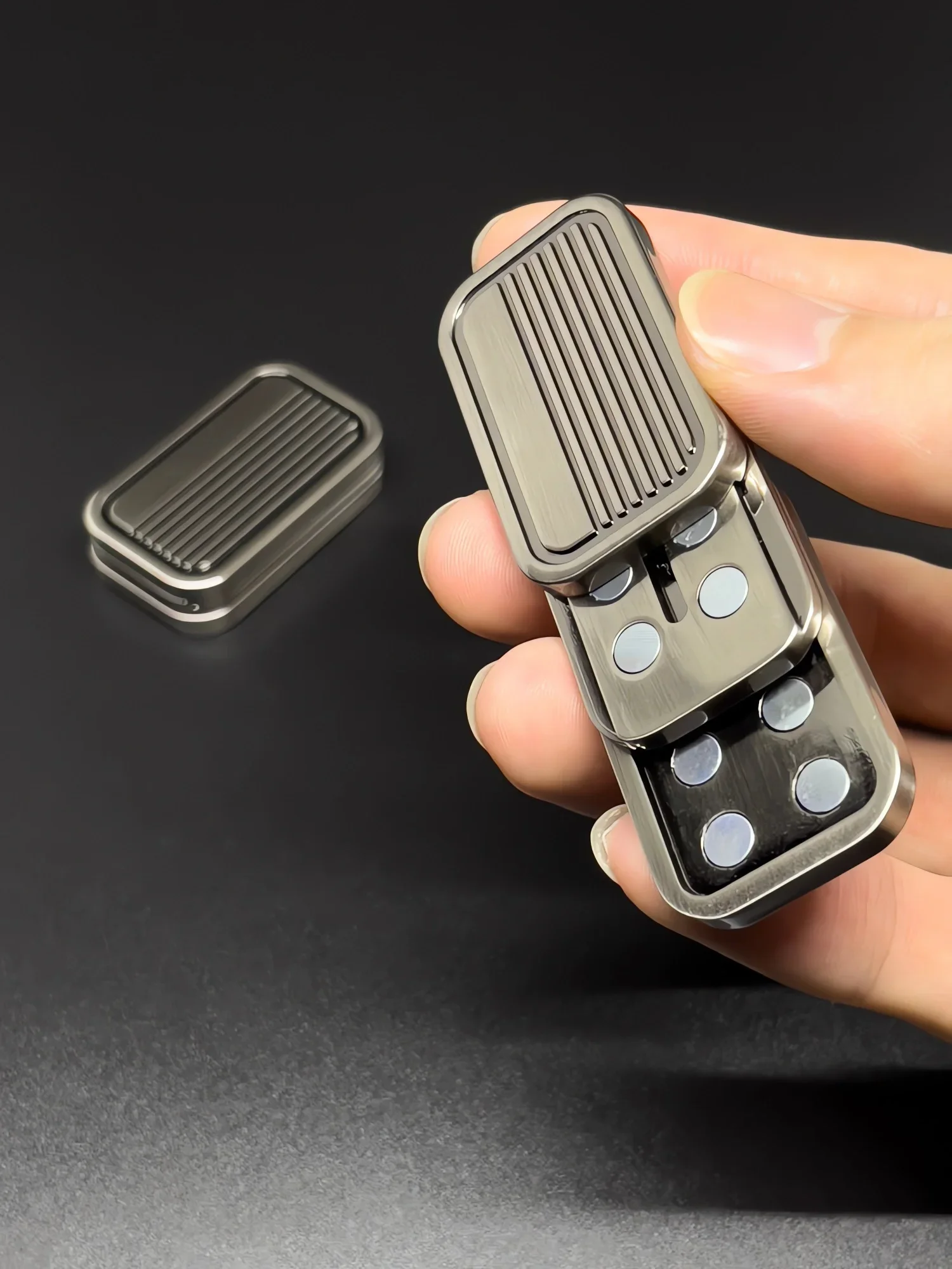 Potrójny Magnetyczny Suwak Antystresowy w Kształcie Aparatu, Metalowy Suwak do Naciskania na ADHD, Zabawka Antystresowa na Stres i Lęk