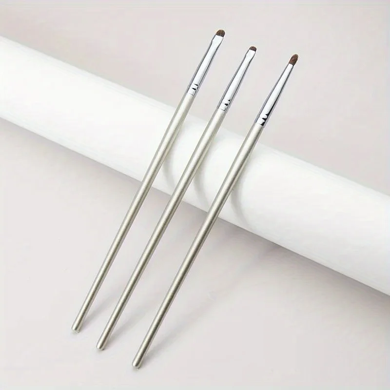 Pincel de sombra pequeno, cabo de plástico ABS, cerdas de cavalo naturais, para mistura de detalhes de maquiagem de olhos esfumaçados, adequado para todos os tipos de pele