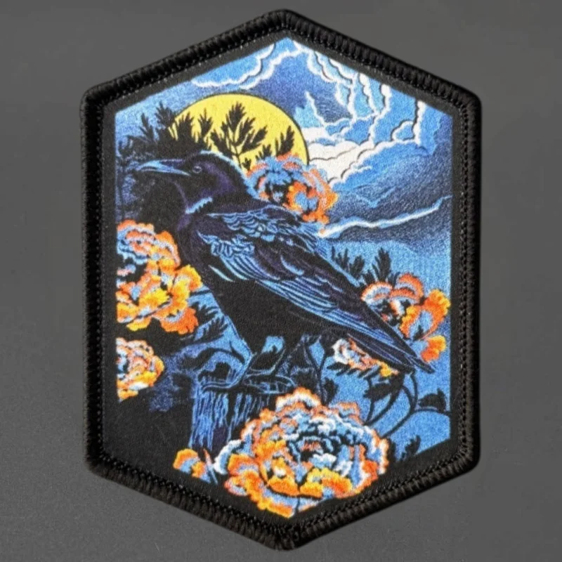 Parche táctico Dark Crow Moon con cierre velcro para mochila - imagen 5