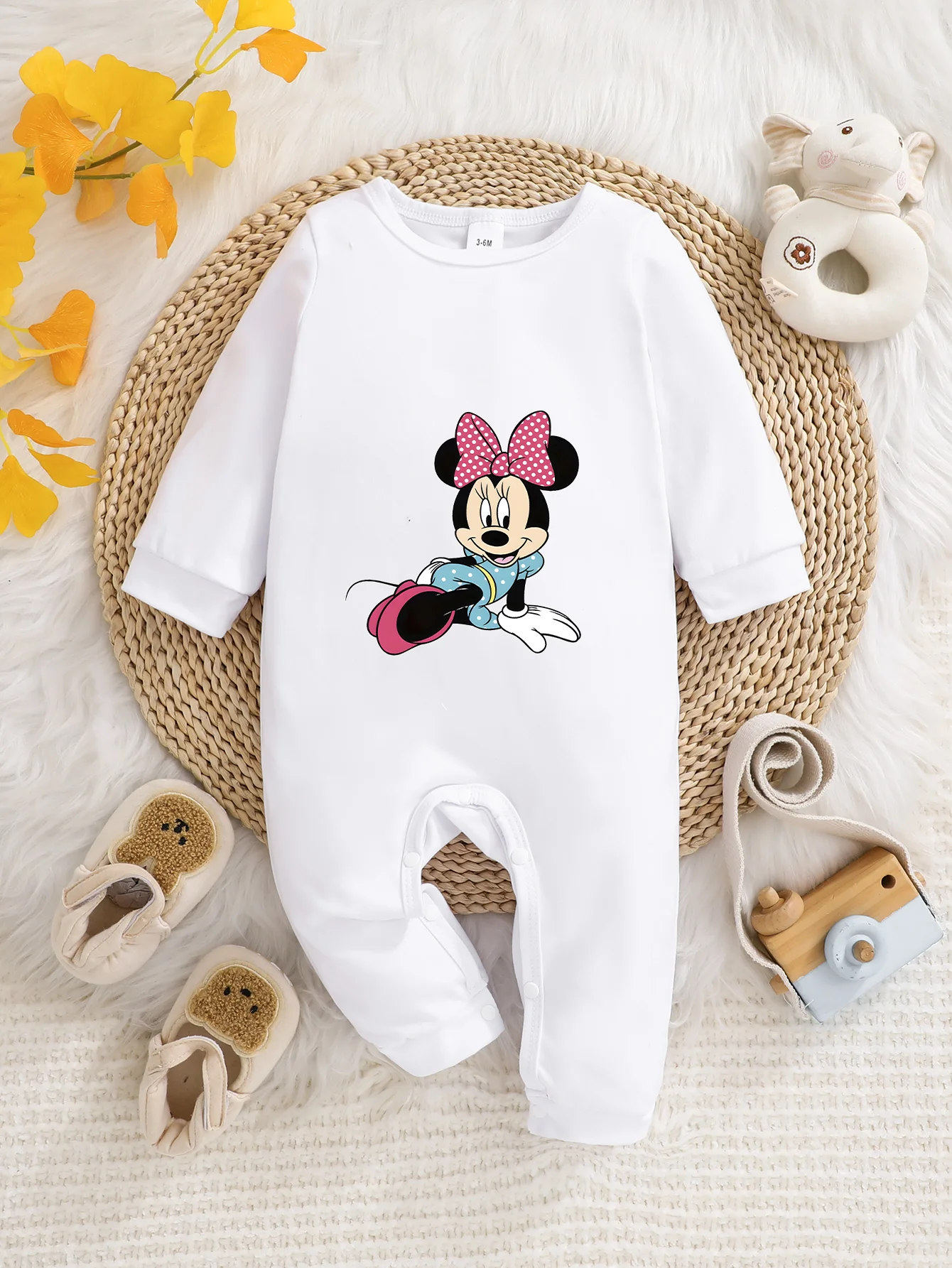 

【Officially Licensed】 Disney Minnie Baby Long-Sleeve Romper | Playful Pose Print Style