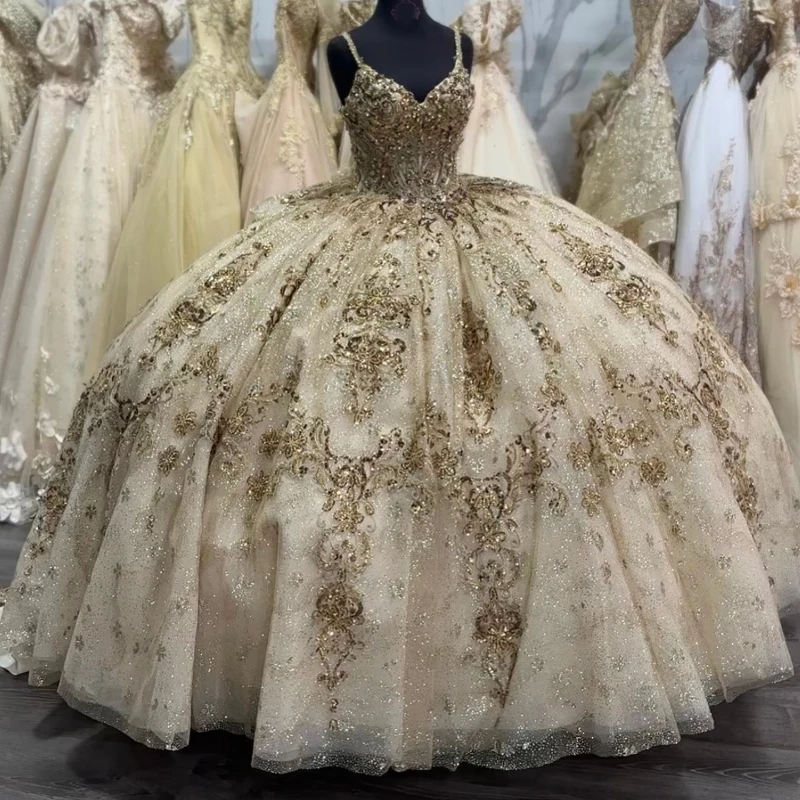 

Luxury Light Champagne Quinceanera Dress Ball Gown 2024 Gold Applique Lace Beads Tull Birthday Party Sweet 15 Vestidos 15 De Xv