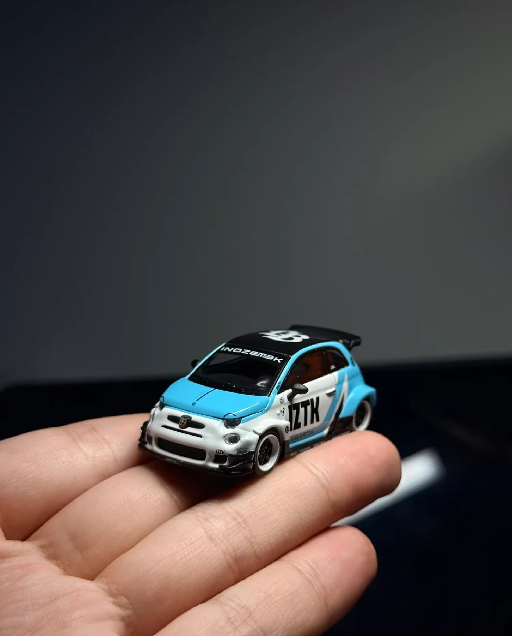 

Minigt 1/64 1051 LBWK 595 Diecast Model Car Alloy