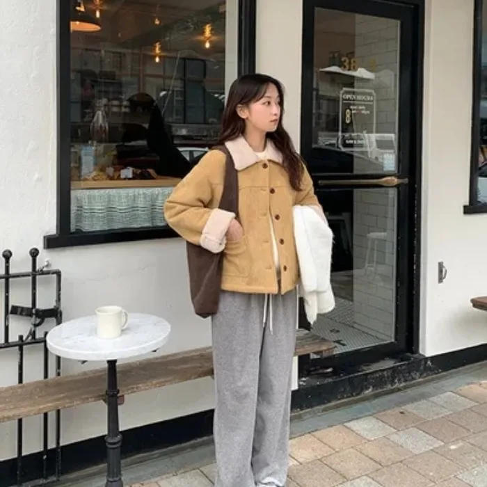 

Корейская короткая замшевая куртка с воротником из овечьего меха, комбинированная кожаная и меховая куртка, теплая, с отложным воротником, женская верхняя одежда