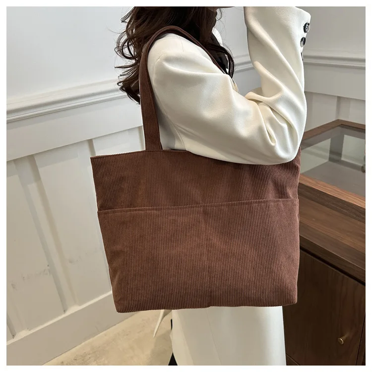 Lässige Cord-Tragetasche mit großem Fassungsvermögen, minimalistischem Design, weicher Stoff, Schultertasche für Damen, ideal für den täglichen Pendlergebrauch. – Detail 15