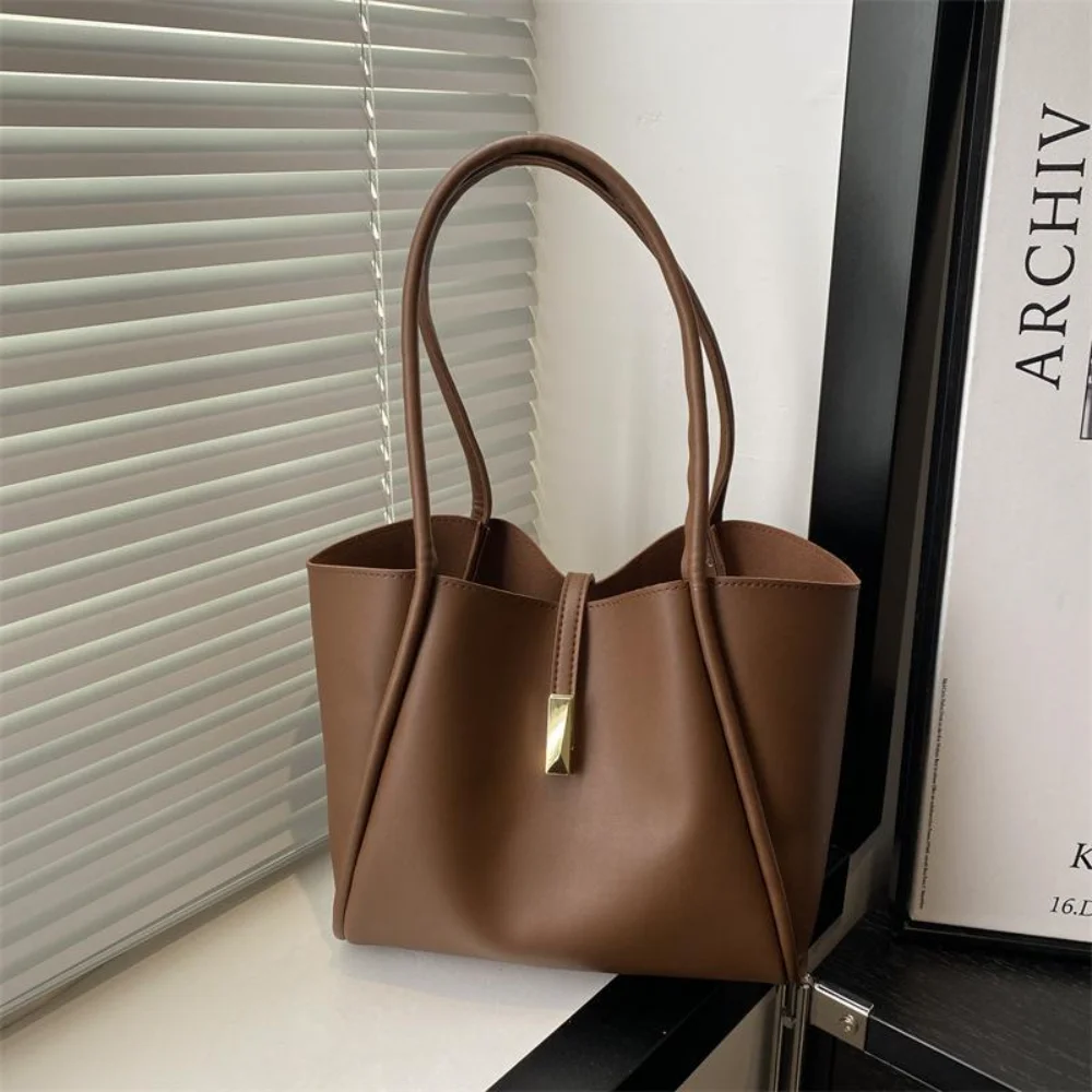 Elegant Leather Tote Bag Large Capacity Vintage Shoulder Bag Solid Color Handbag for Daily Use Travel and Commuting