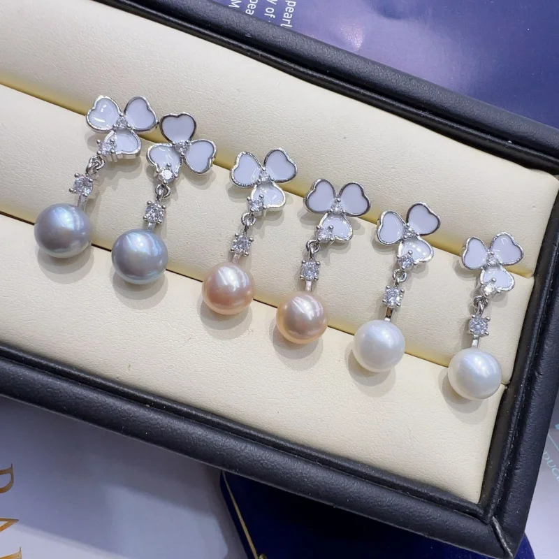 

New Luxury Clover Niche Earrings with Natural Freshwater Bread Beads8-9mmSweets925Silver Needle Inlay。