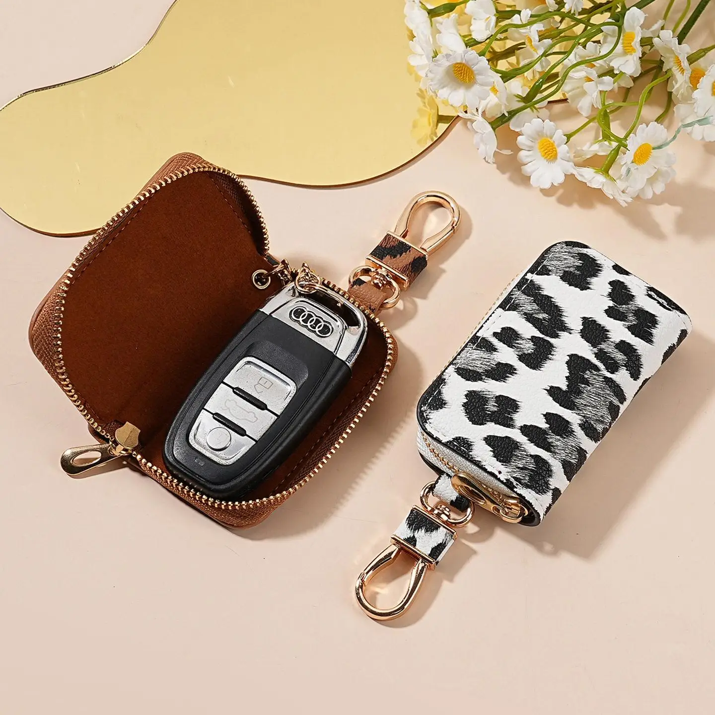 New Universal Car Key Case Women's Creative Leopard Print Leather Hanging Decoration Keychain Automobile Key Storage Bag