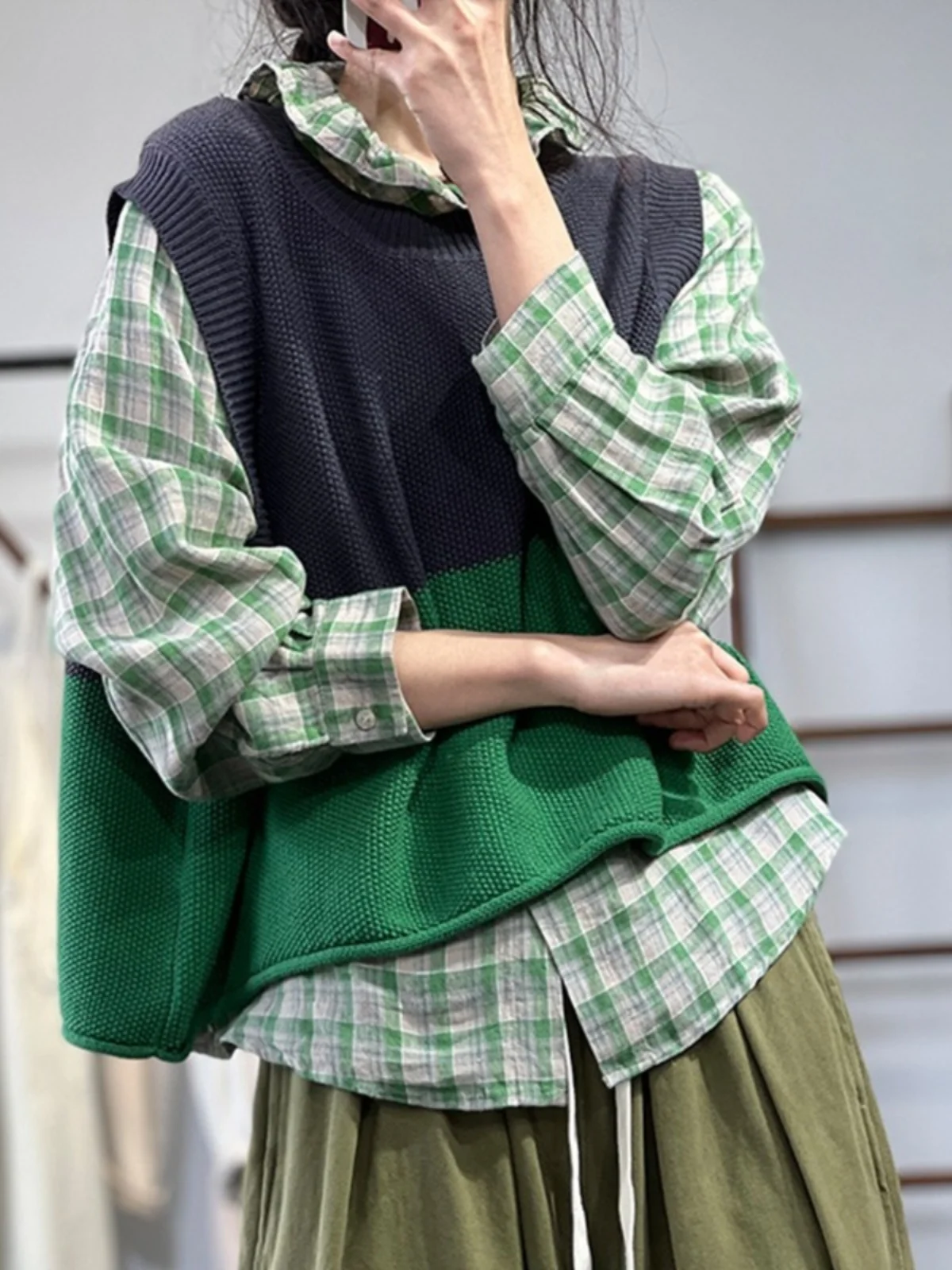 Modna, kolorowa kamizelka z dzianiny bawełnianej, luźny krój, odzież wierzchnia, do pracy, okrągły dekolt, długość do kolan, odporna na zabrudzenia.