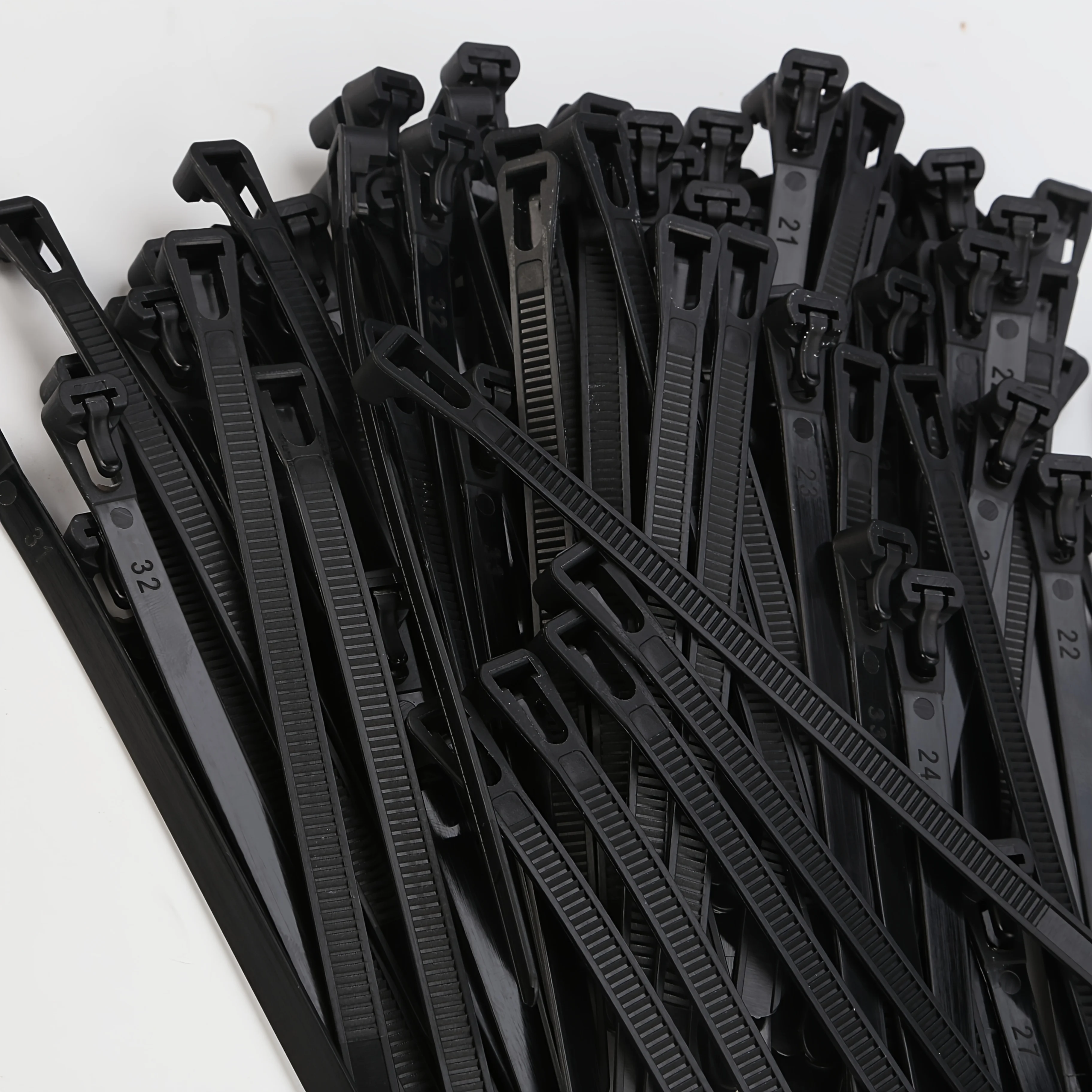 Reusable Plastic Cable Zip Ties with Quick Release, Durable Nylon Wire Fasteners for Home Office and Outdoor Use, Adjustable Bag