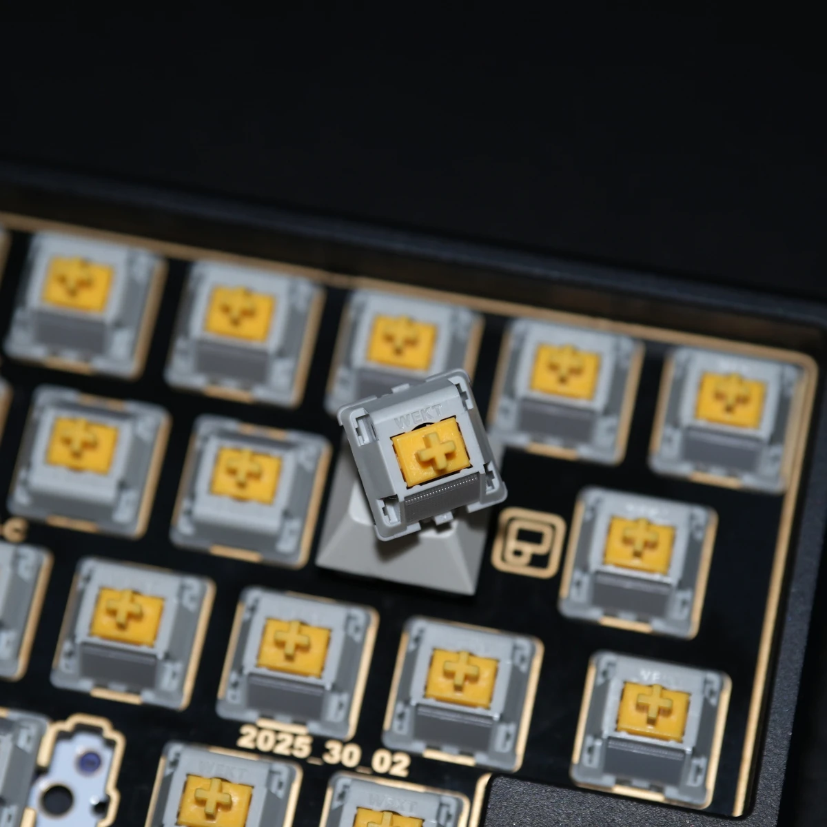 YanHuang Switch 37g Linear Pre-Lubed 5 Pins HotSwap POM Stem WEKT Switches For Mx Mechanical Keyboard 기계식 키보드 축