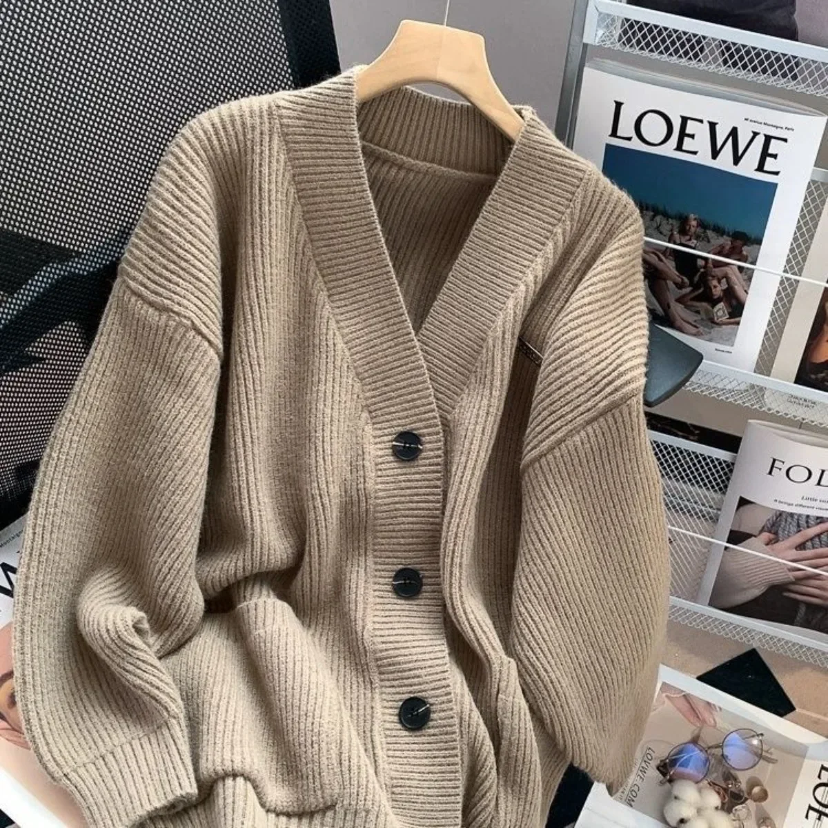 Koreanische Version minimalisti scher Strickjacke mit V-Ausschnitt für Frauen Herbst und Winter neue locker sitzende lässige Oberbekleidung Strickjacke