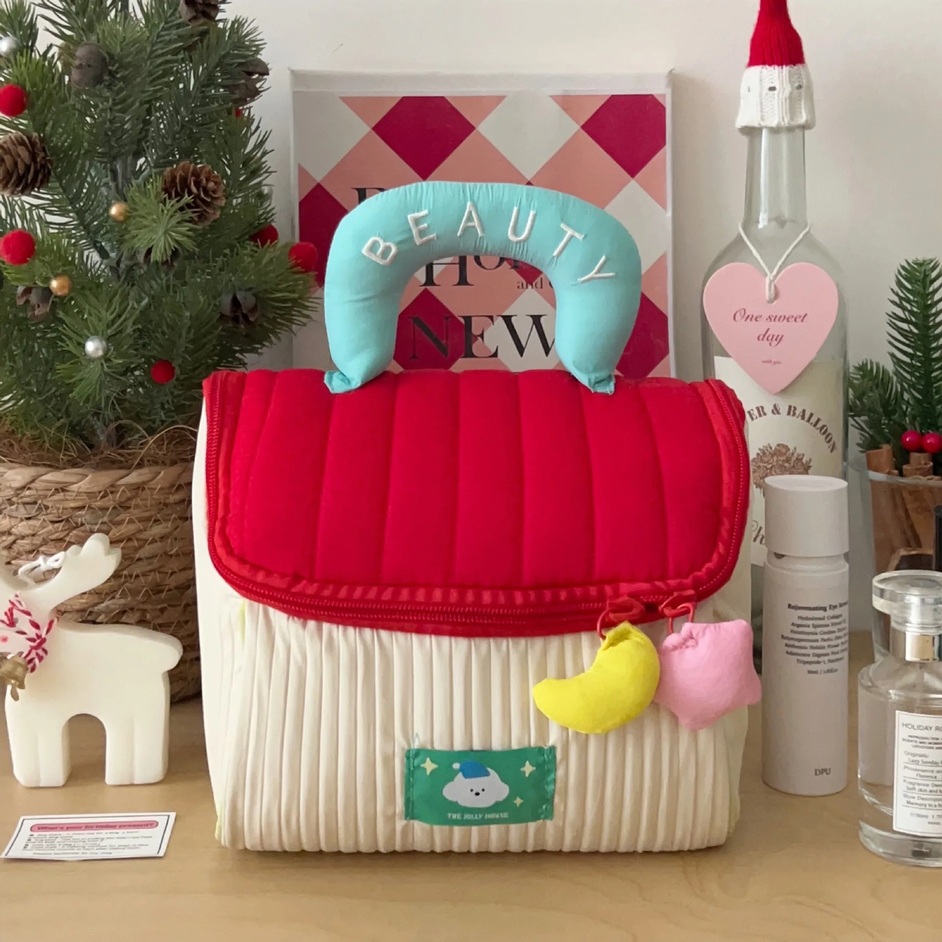 Cute House Shaped Large Capacity Makeup Bag High Aesthetic Pouch Travel Essentials Value Handbag Portable Travel Cosmetics Bag