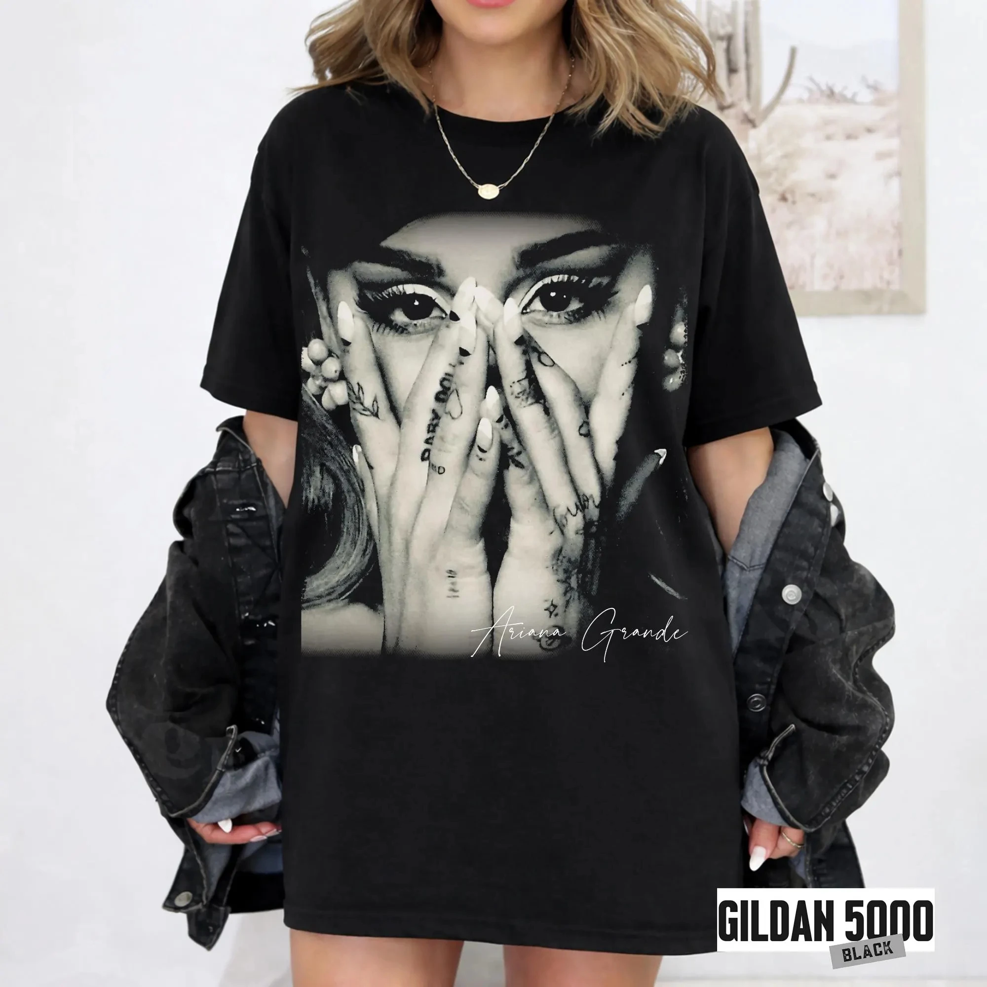 Retro Ariana Grande T-shirt, black and white pop star T-shirt, retro concert graphic  Unisex cotton streetwear shirt