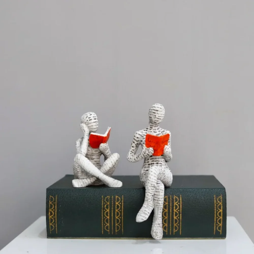 Art Craft Website - รูปปั้นเรซินผู้หญิงอ่านหนังสืออย่างสร้างสรรค์ ยกขาขึ้น ตกแต่งโต๊ะทำงานที่บ้านและสำนักงาน งานศิลปะนามธรรม ของตกแต่ง