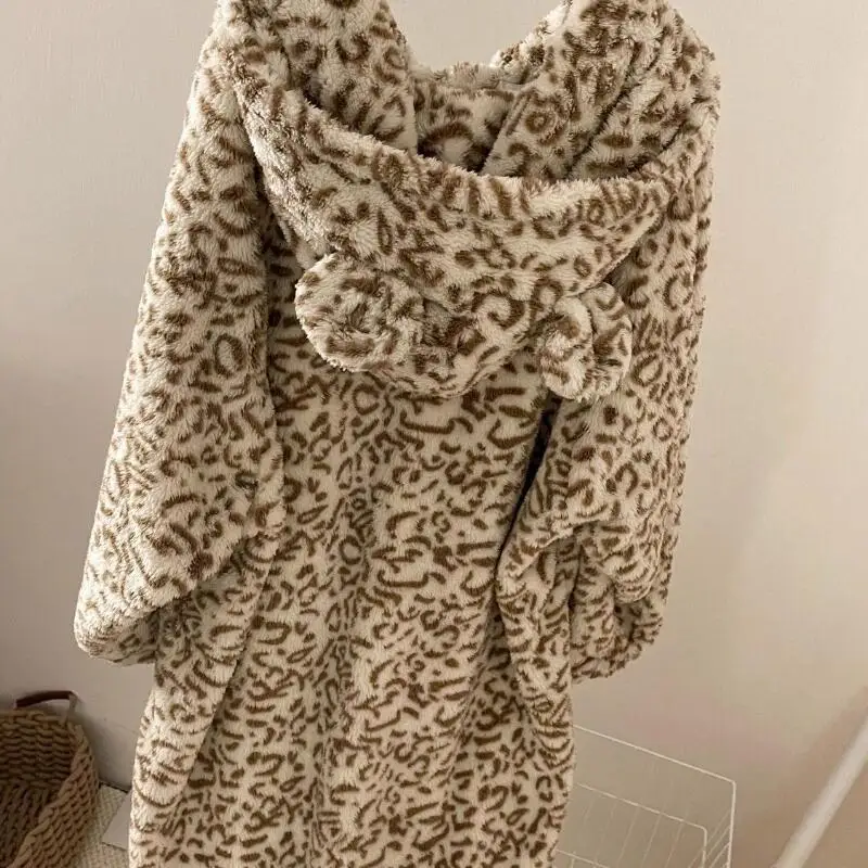 

Пижама с капюшоном из кораллового флиса для девочек, каваи, леопардовый принт, зимняя утепленная теплая зимняя одежда средней длины, допамин, новый стиль, хит продаж