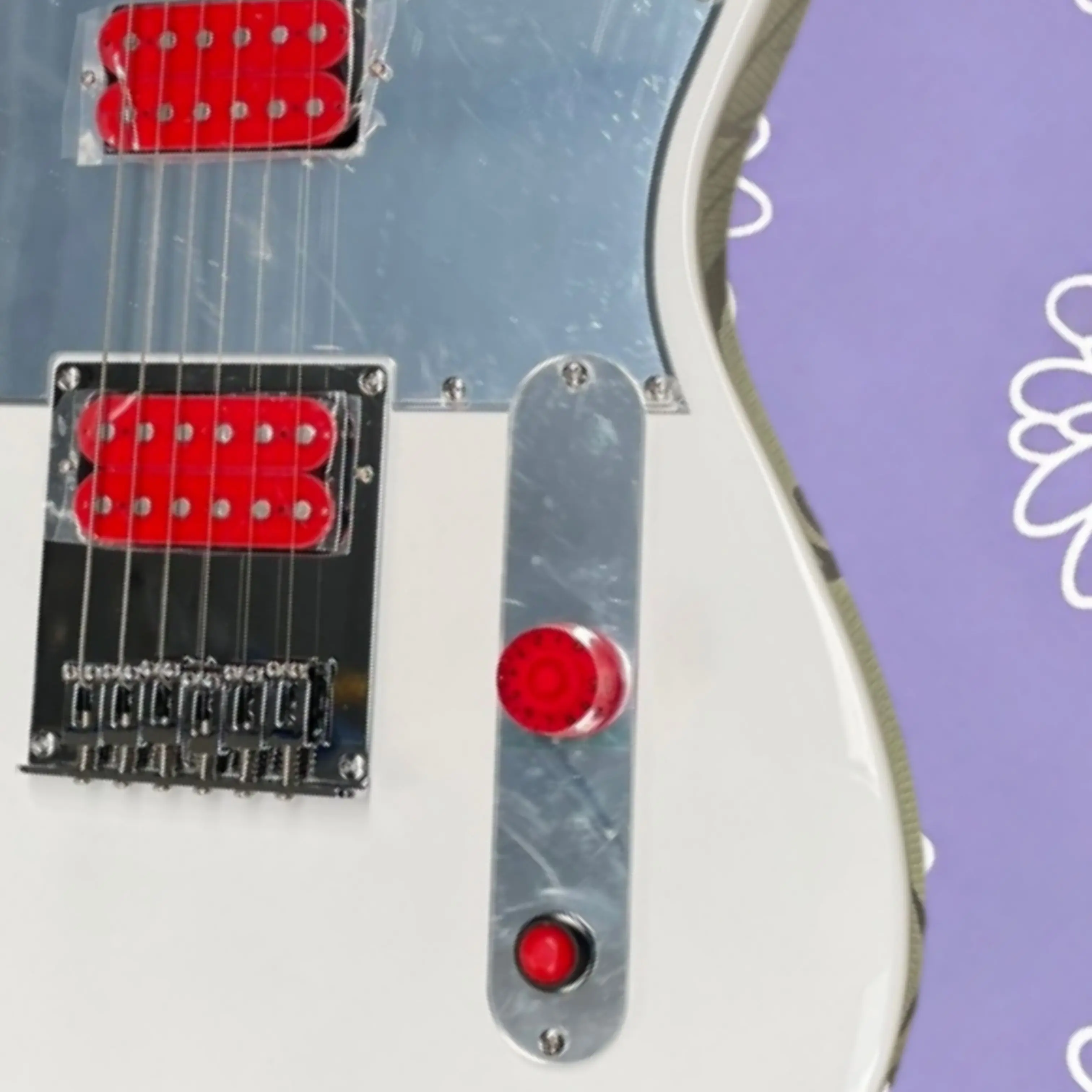 6 String Solid Electric Guitar, High Gloss White Body, Mirror Surface Pickguard Guitars, Red Knobs & Buttons Guitarra