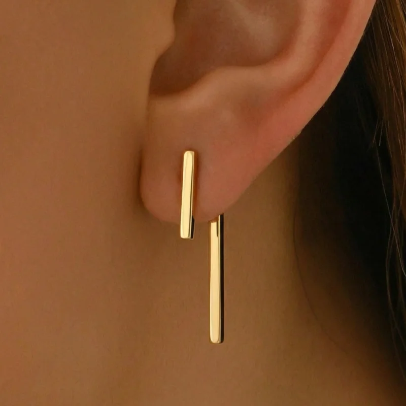1-piece set of simple and personalized one character long strip with ear studs hanging behind it. Women's fashionable and elegan