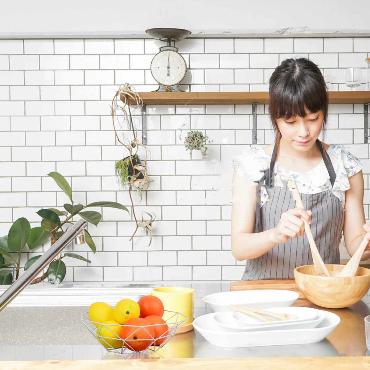 

White Size S Iron Made Fruit Vegetable Drain Basket Rapid Water Drainage Storage Container Kitchen Home Multi-Function Snack