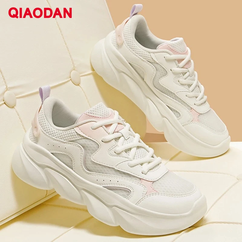 

Женская прогулочная обувь QIAODAN XingChen, новинка 2025, повседневная обувь, легкие дышащие амортизирующие кроссовки с сеткой QXL042252413