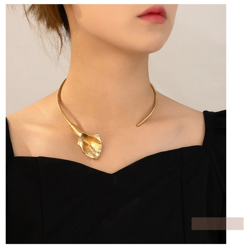 Calla Lily Gold Vintage Necklace French Fashion Commuter Necklace