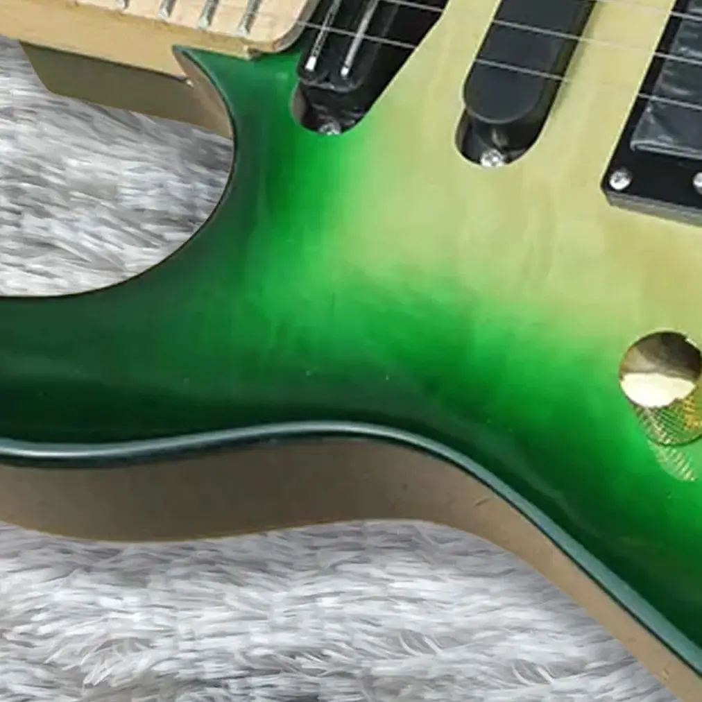 

Hot Sale High Quality 24 Green Flame Maple Top Electric Guitar with Tremolo Bridge 6 Strings Can Be Customizable