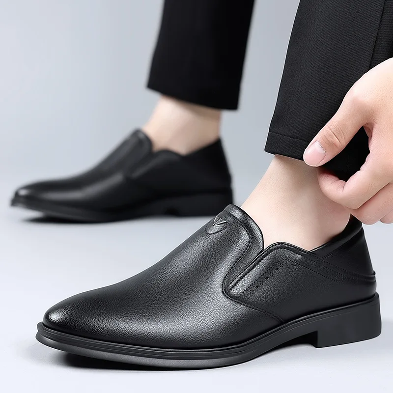 2024 Spring Autumn Men\'s Dress Shoes Fashion Casual Cow Leather British Pointed Toe Black and White New Designer Shoes Male