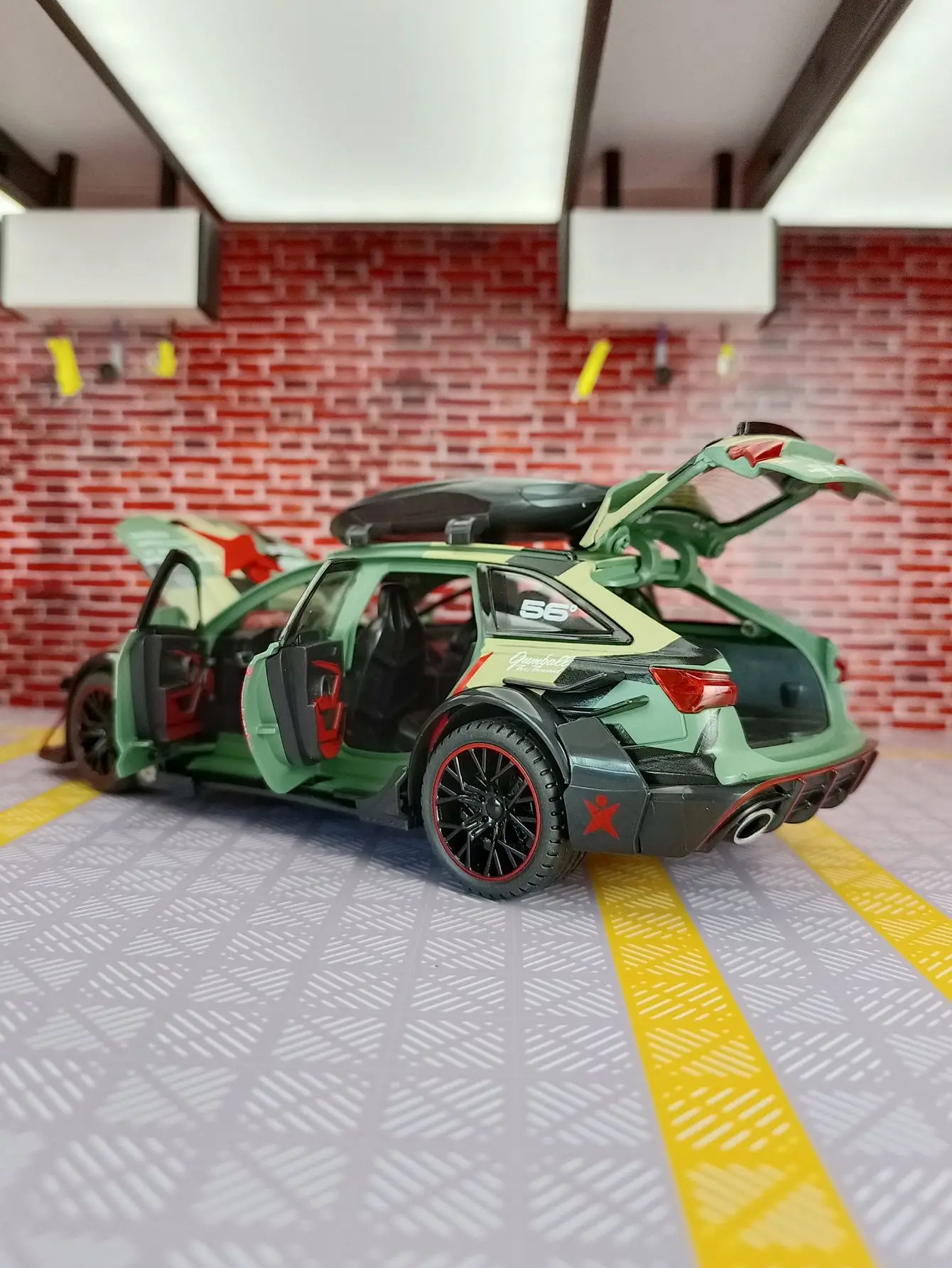 Vehículo modificado AUDI RS6, modelo de coche de aleación fundido a presión con luz y sonido extraíble, regalos para niños, 1/24