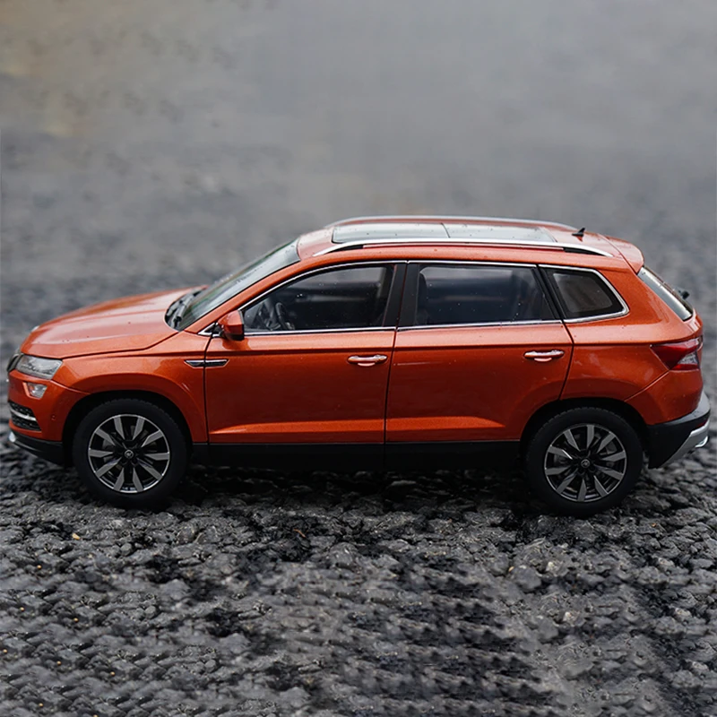 Diecast 1:18 Scale Alloy Simulation Skoda KAROQ Car Toy Car Model Classic Collection Display Gift Toy Souvenir Scene Arrangement