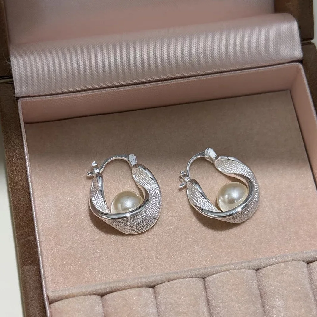 New Fashion Trend Unique Design Elegant Delicate Light Luxury Pearl Earrings High Jewelry INS Geometic Party Favors for Women