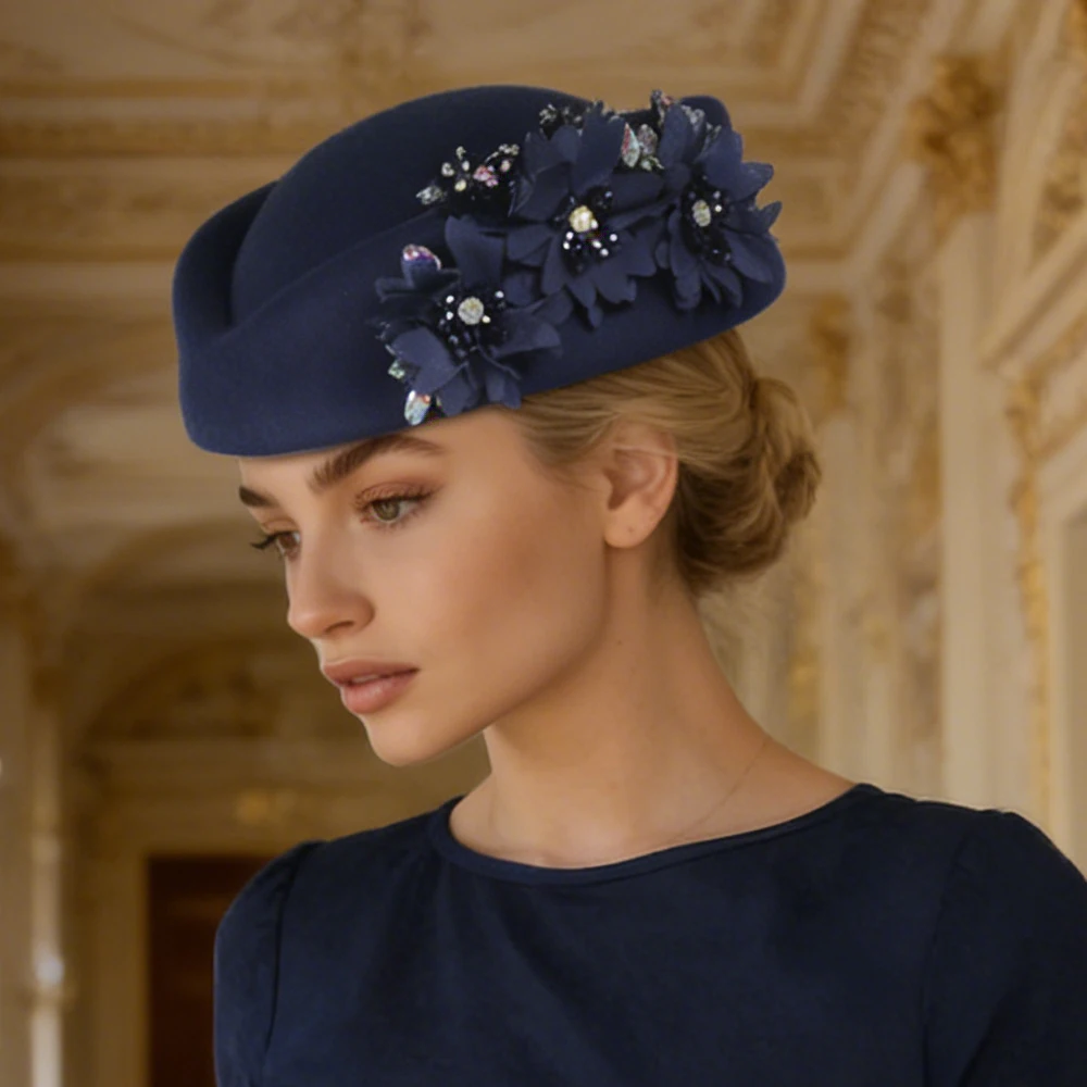 

Женская шляпа стюардессы с цветами из страз, берет для церкви/вечеринки, шерстяная фетровая шляпка-пилбокс, аксессуары для костюмов и косплея