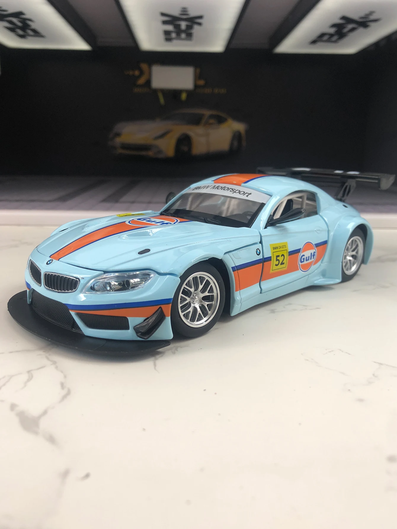 CCA 1:24 Simulation Zinklegierung BMW Z4 GT3 Gulf Modellauto, statisches Ornament, Sammler-Geschenkauto aus Metall