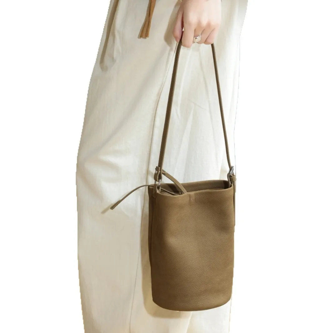 طبقة علوية من جلد الغزال لخريف/شتاء 2026 حقيبة دلو كروس متعددة الاستخدامات من الجلد الطبيعي للنساء بكتف واحد