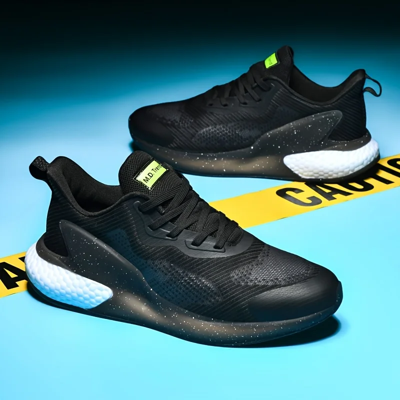 

Спортивные кроссовки на шнуровке с нескользящей износостойкой подошвой: модные, универсальные, дышащие, с амортизацией для активного использования