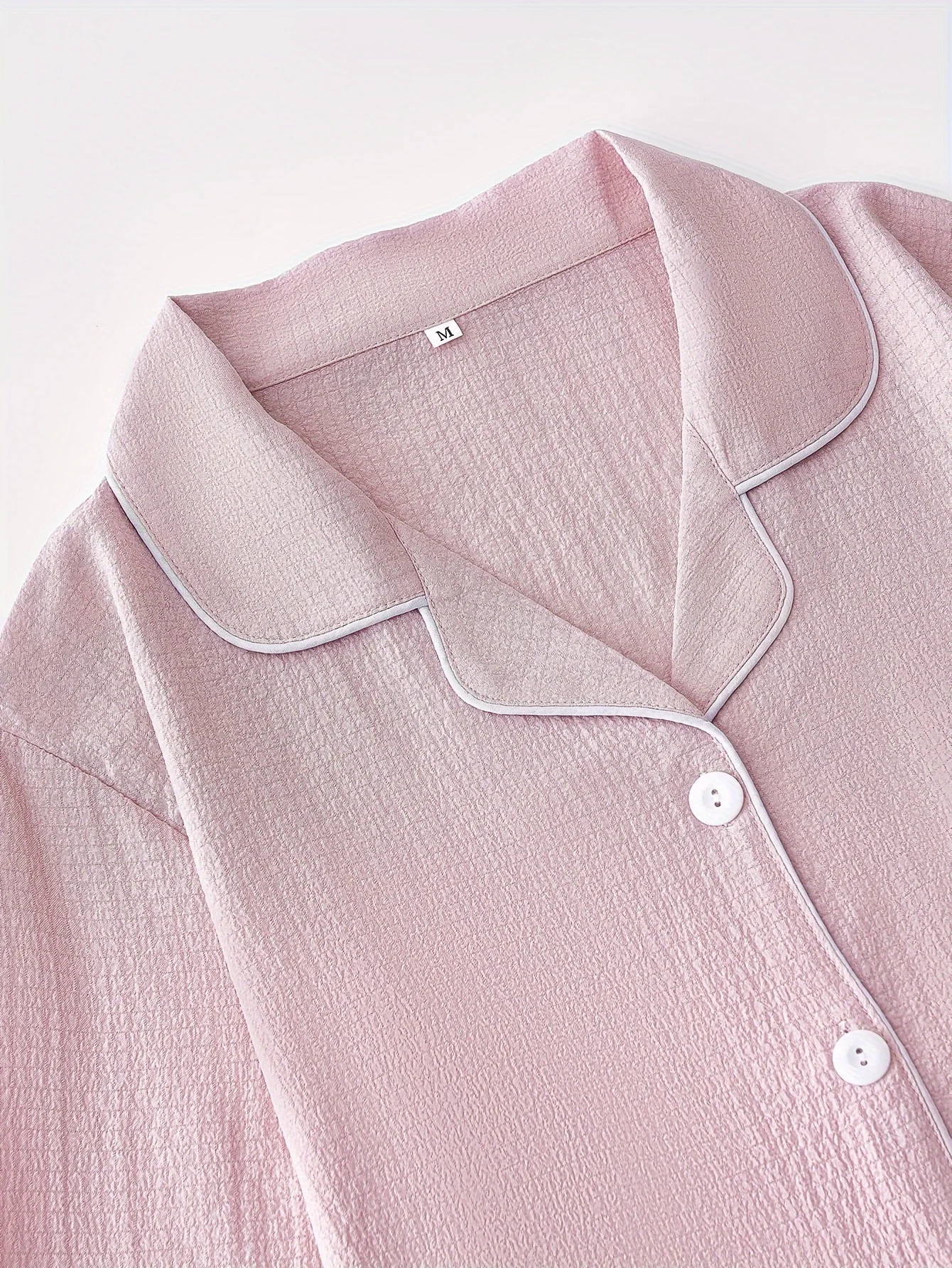 Damen-Pyjama-Set mit langen Ärmeln – lässiges, einfarbiges Oberteil mit geknöpfter Tasche und langer Hose, gewebter Polyester-Pyjama für Erwachsene für den Herbst/ – Detail 13