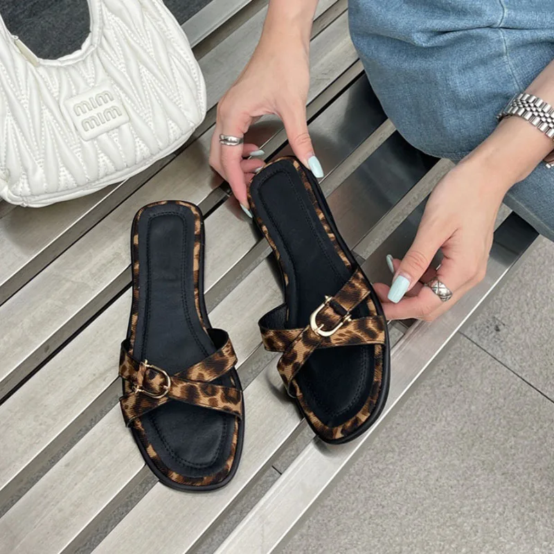 2024 Summer New Brand Women Slipper Fashion Slipper Leopard Print Flip Flops Flat Heel Outdoor Dress Vaction Casual Flip Flops