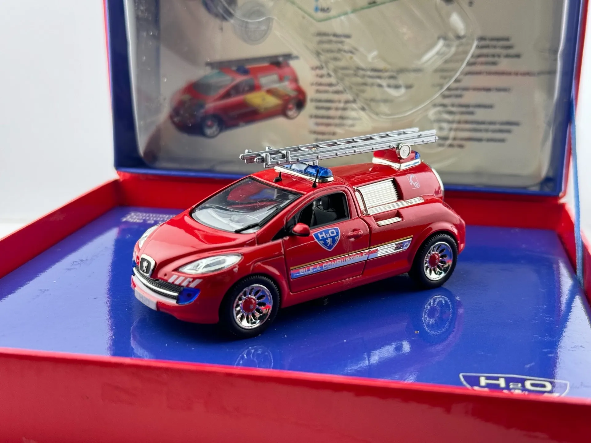 Defecto de superficie de pintura Diecast Norev, escala 1/43, Peugeot, motor de bomberos, modelo de coche de aleación, juguete para regalo coleccionable, adorno de exhibición de recuerdo