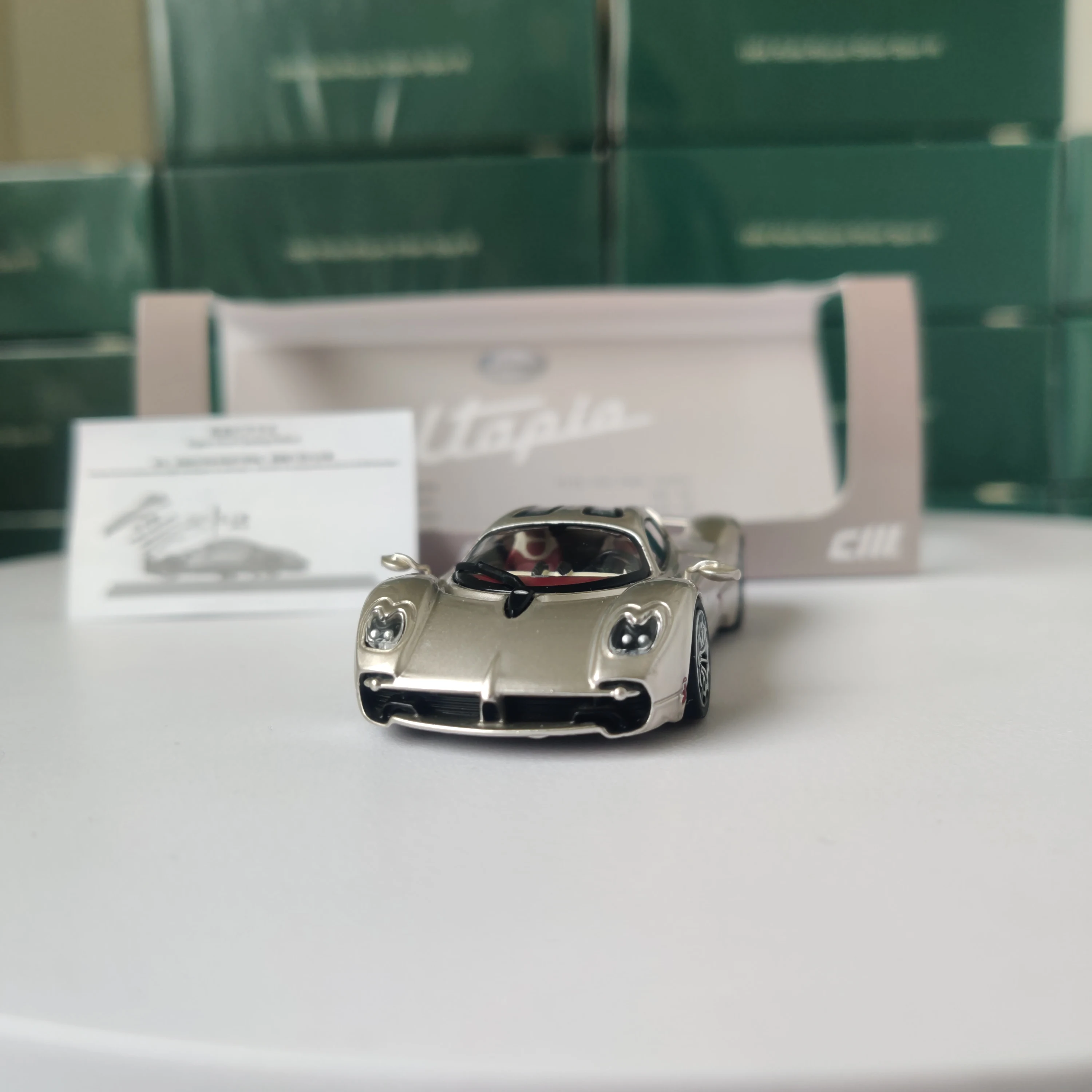 سم باجاني يوتوبيا شامبين جولد 1/64 مجموعة صغيرة الحجم ثابتة مغناطيسية مرفقة سبيكة نسخة نموذج سيارة رياضية #3