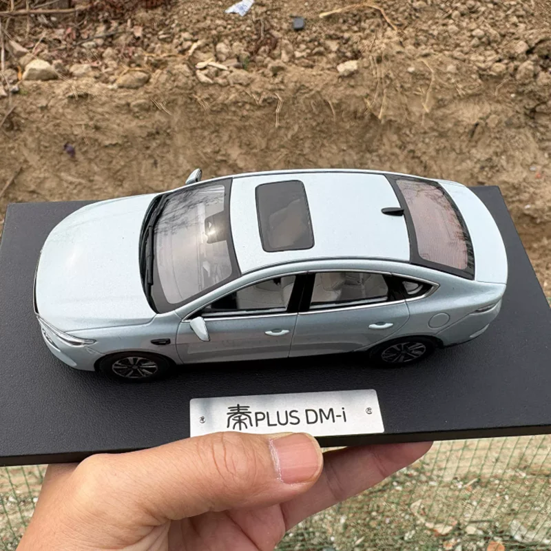 

﻿ Diecast 1:32 Scale 2025 Qin PLUS DM-i Alloy Simulation Vehicle Model Collection Souvenir Holiday Gift Ornament