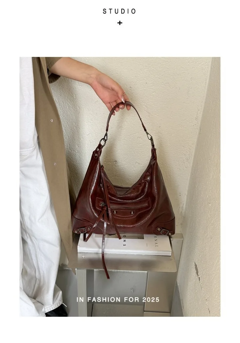 CEEKAY Damen Hobo-Tasche, Schwarz, Glänzendes PU-Leder, Große Schulterhandtasche mit Reißverschluss-Detail, für den täglichen Arbeitsweg, Casual, Minimalistisch – Detail 6