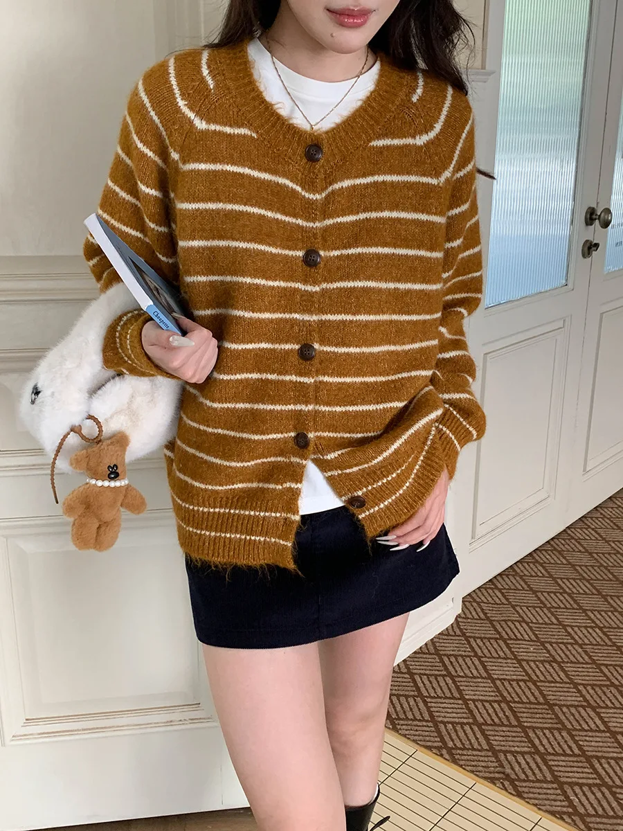 Kardigan Rajut Wanita Kasual Longgar Bergaris Lengan Panjang Model Baru Musim Gugur Nyaman Dipakai